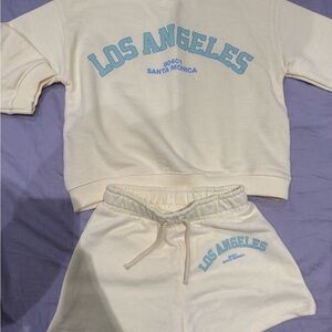 Zara Los Angeles Cream Sweatshirt & Shorts Set with Powder Blue Print size 3-4 T